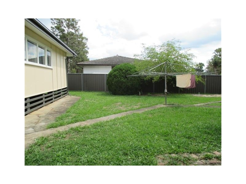 61 Marquesa Cres, Lethbridge Park NSW 2770