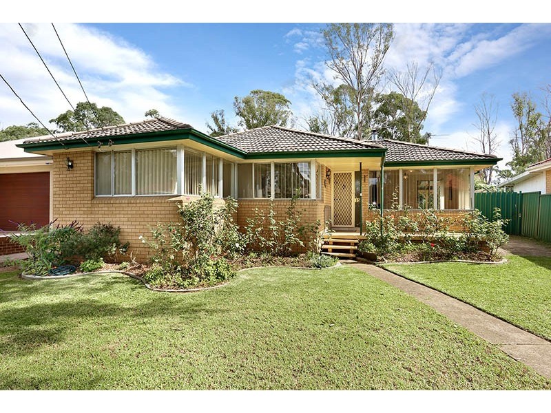 15 Barker Street, Cambridge Park NSW 2747