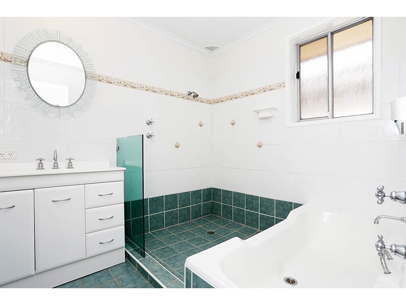 15 Barker Street, Cambridge Park NSW 2747