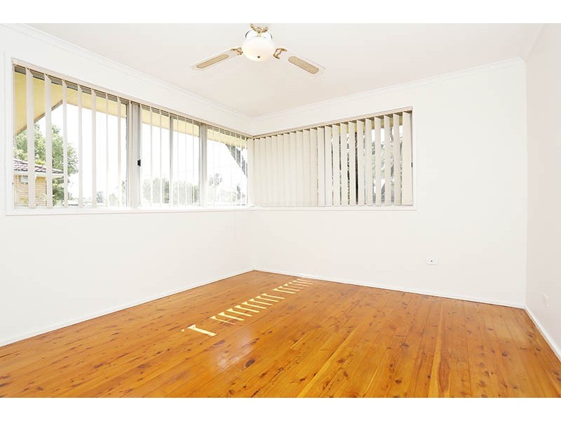 15 Barker Street, Cambridge Park NSW 2747