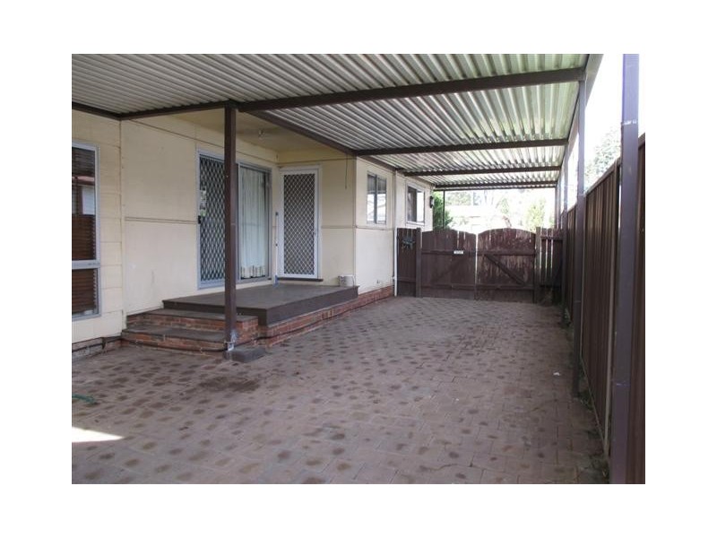 33 Canberra, Oxley Park NSW 2760