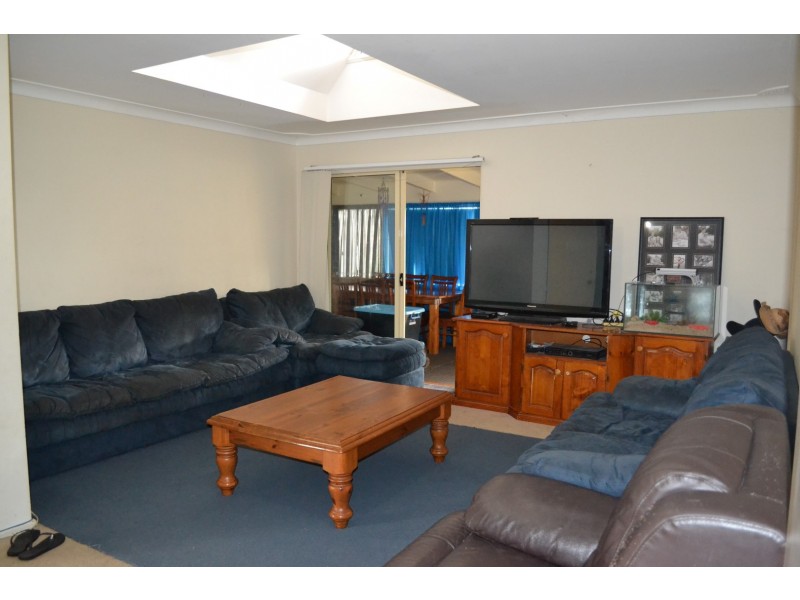 14 Explorers Way, St Clair NSW 2759