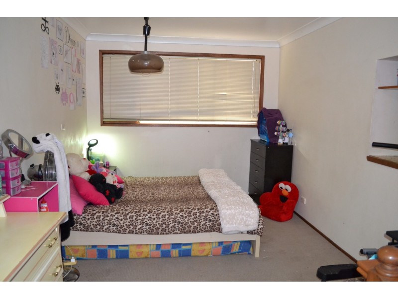 14 Explorers Way, St Clair NSW 2759