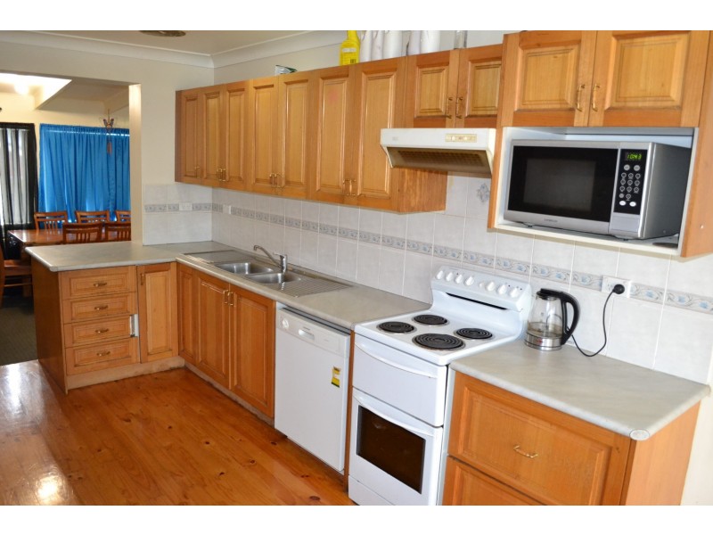 14 Explorers Way, St Clair NSW 2759