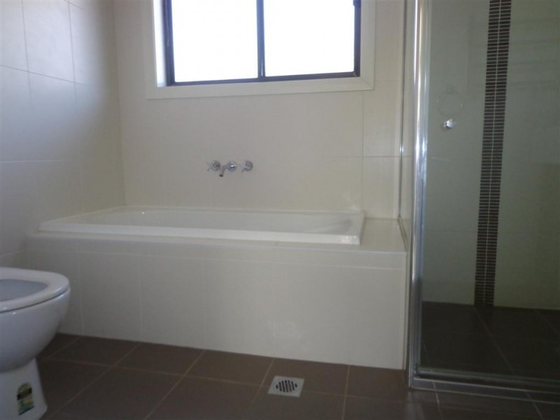 1 Dahlia, Claremont Meadows NSW 2747