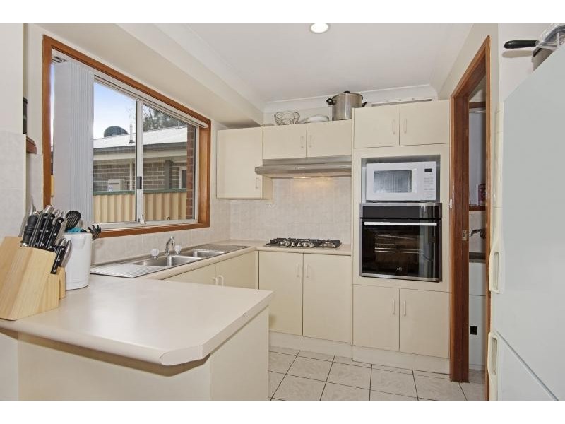 8 Werona Ave, Claremont Meadows NSW 2747