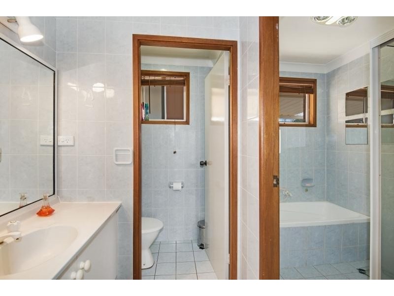 8 Werona Ave, Claremont Meadows NSW 2747