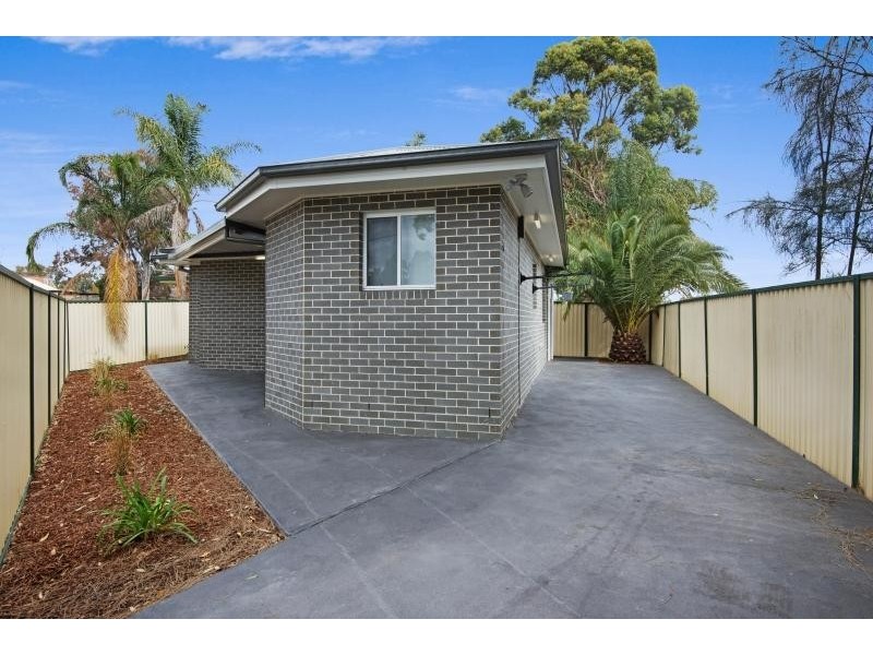 8 Werona Ave, Claremont Meadows NSW 2747