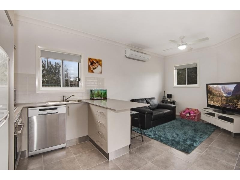 8 Werona Ave, Claremont Meadows NSW 2747
