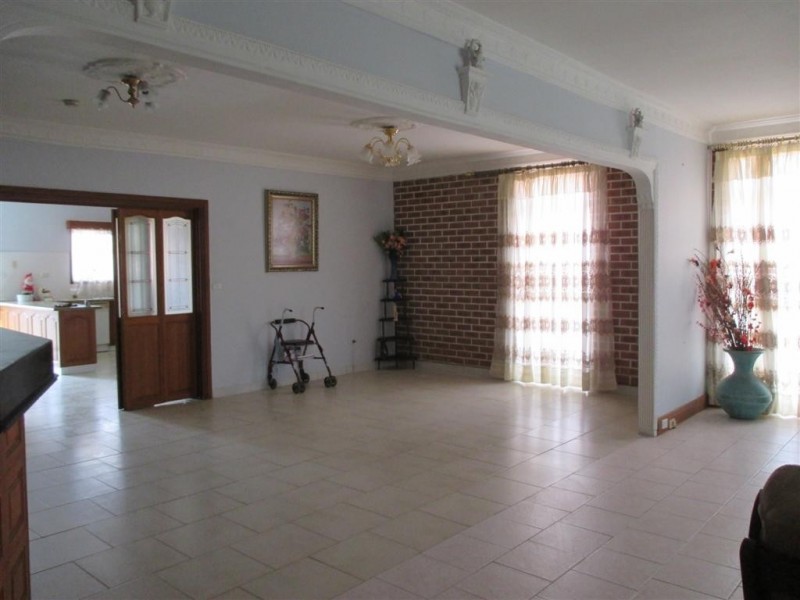 73 Brisbane, Oxley Park NSW 2760