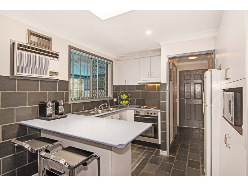 14 Lindridge Place, Colyton NSW 2760