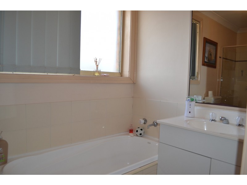 1/2 Wattle Avenue, North St Marys NSW 2760