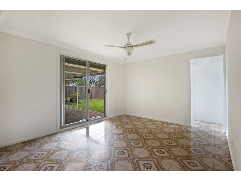 8 Madigan Drive, Werrington County NSW 2747