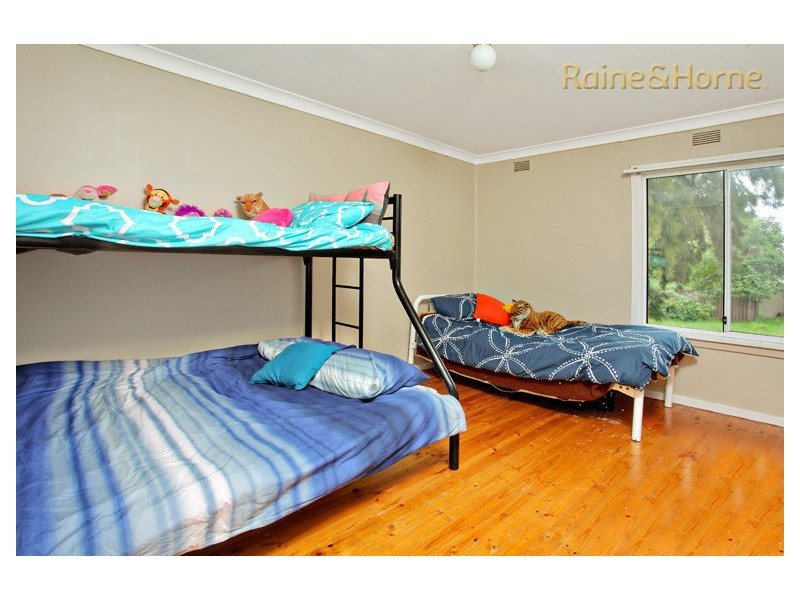 13 Dampier Place, Whalan NSW 2770