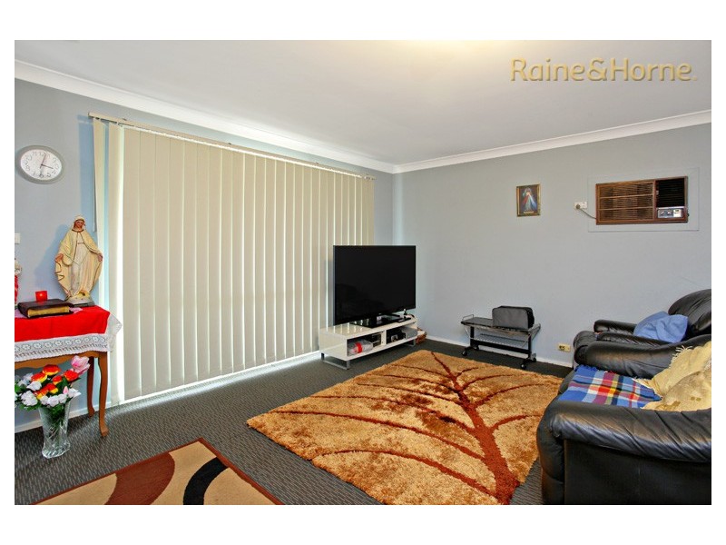 10 Bren Close, St Clair NSW 2759