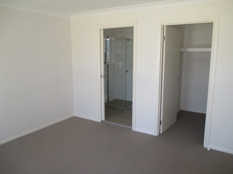 12 Stawell Street, Ropes Crossing NSW 2760