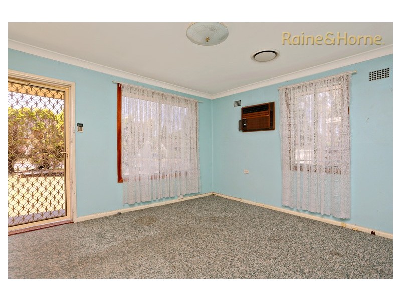 40 Lucena Crescent, Lethbridge Park NSW 2770