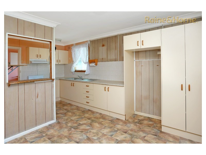 40 Lucena Crescent, Lethbridge Park NSW 2770