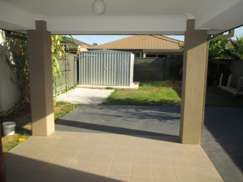 8A Dunlop Avenue, Ropes Crossing NSW 2760