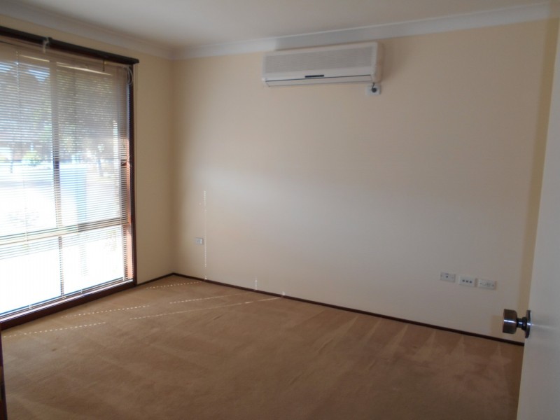 1 Seattle Close, St Clair NSW 2759