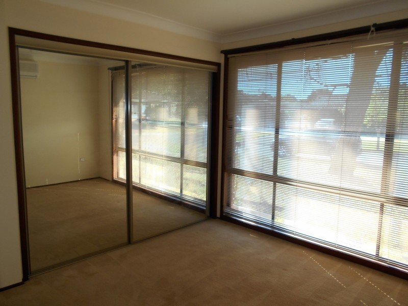 1 Seattle Close, St Clair NSW 2759