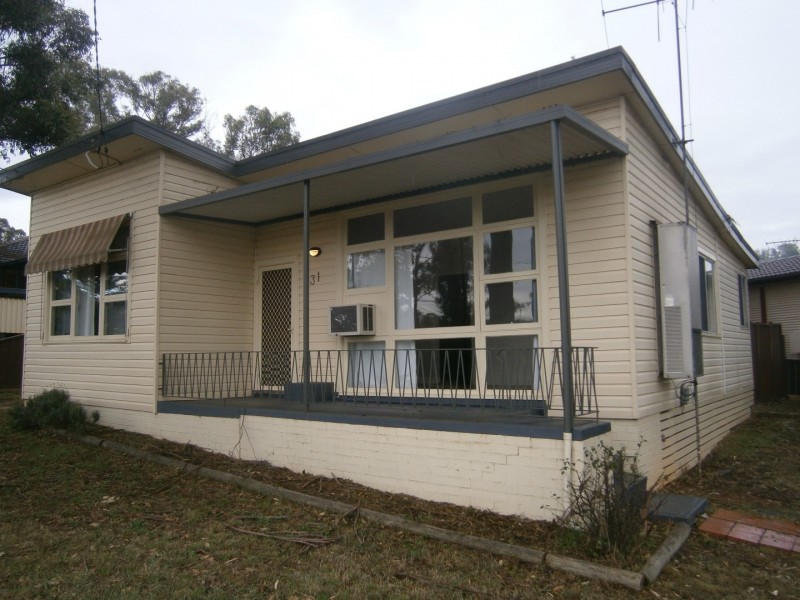 31 Lincoln Drive, Cambridge Park NSW 2747