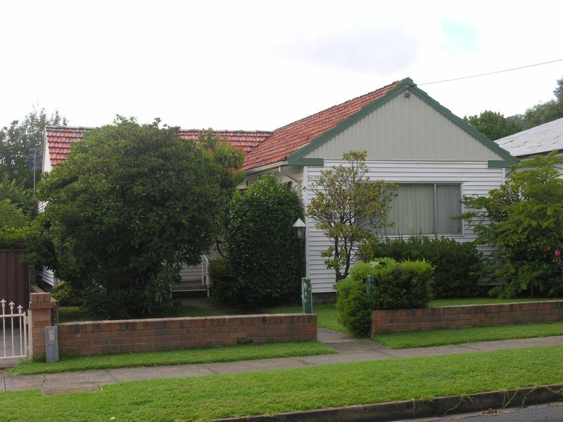 33 ENFIELD AVE, Lithgow NSW 2790