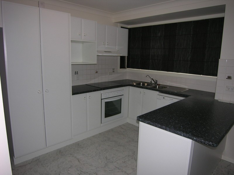 4 CLARET ASH AVE, Lithgow NSW 2790