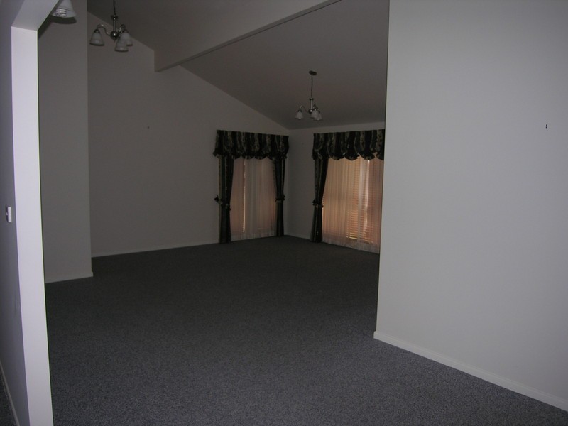 4 CLARET ASH AVE, Lithgow NSW 2790