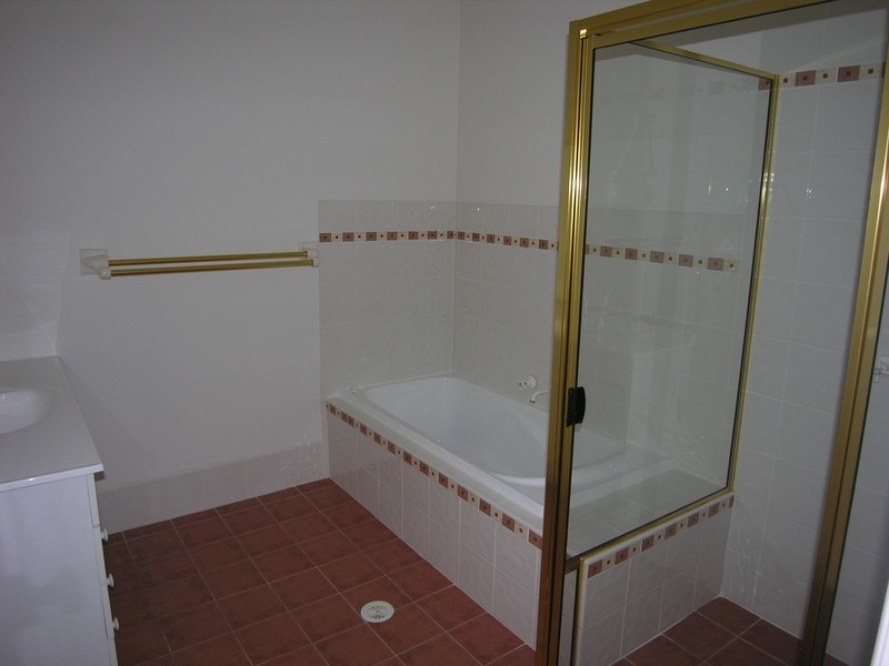 4 CLARET ASH AVE, Lithgow NSW 2790