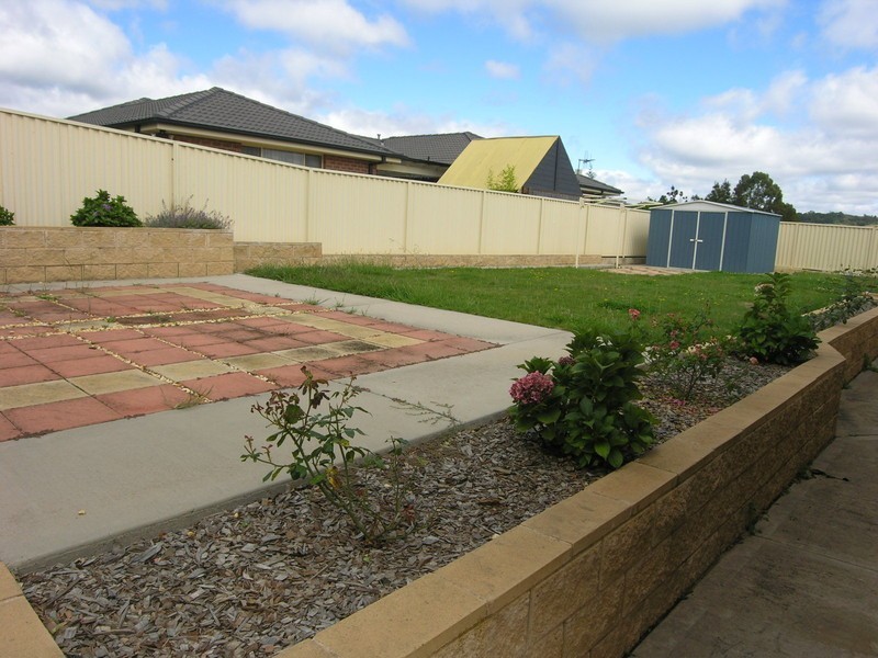 4 CLARET ASH AVE, Lithgow NSW 2790