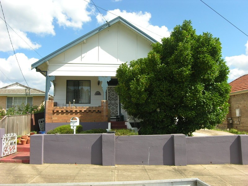 8 BURTON STREET, Lithgow NSW 2790