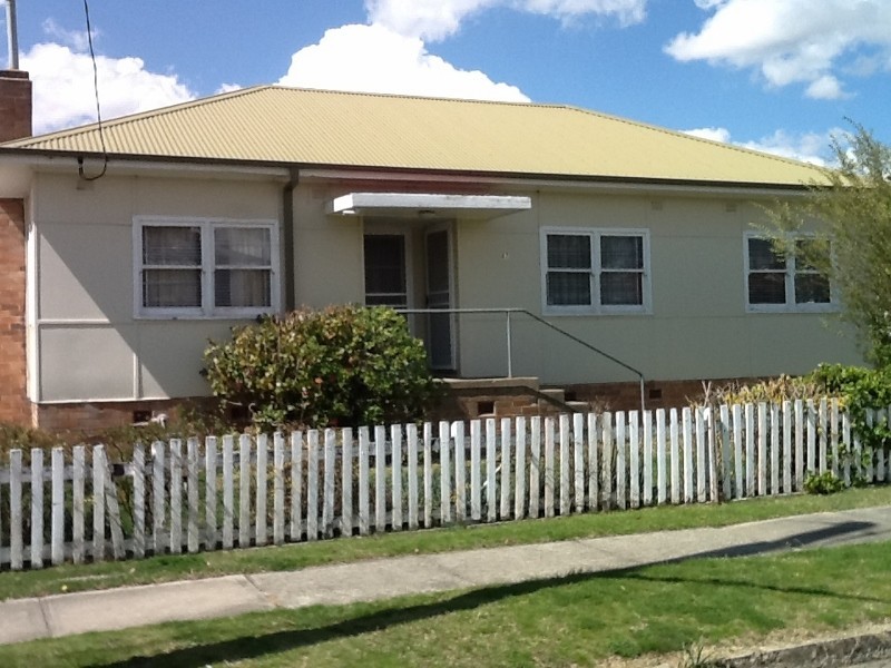 67 Enfield Ave, Lithgow NSW 2790