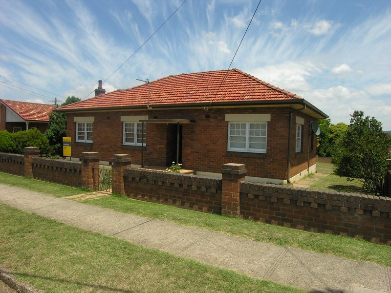 4 HAYLEY STREET, Lithgow NSW 2790