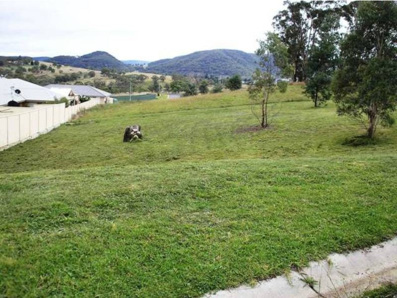 2 Shawcross Close, Lithgow NSW 2790