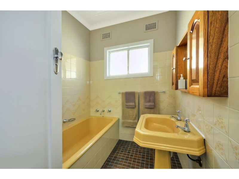 37 Martini Parade, Lithgow NSW 2790