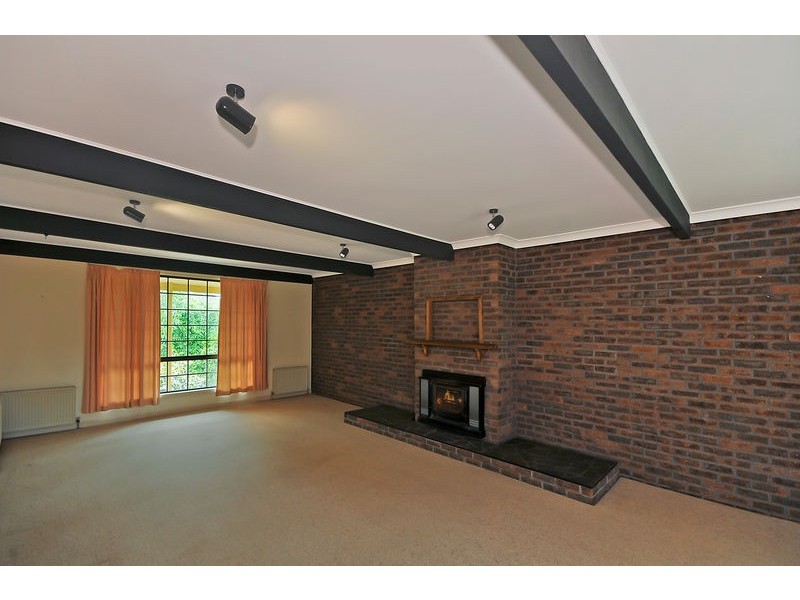 18 Ray Crescent, Lithgow NSW 2790