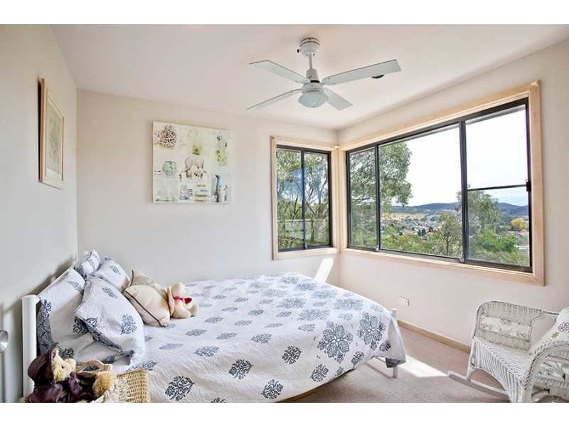 24 Hill Range Crescent, Lithgow NSW 2790