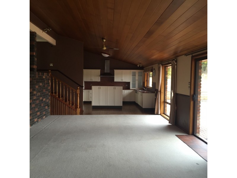 29 Surveyors Way, Lithgow NSW 2790
