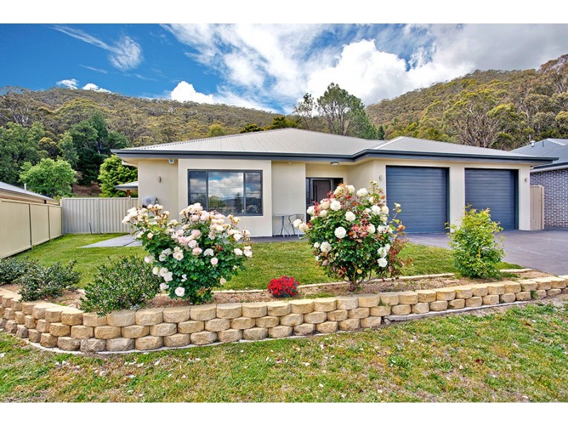 24 Munjowee Circle, Lithgow NSW 2790