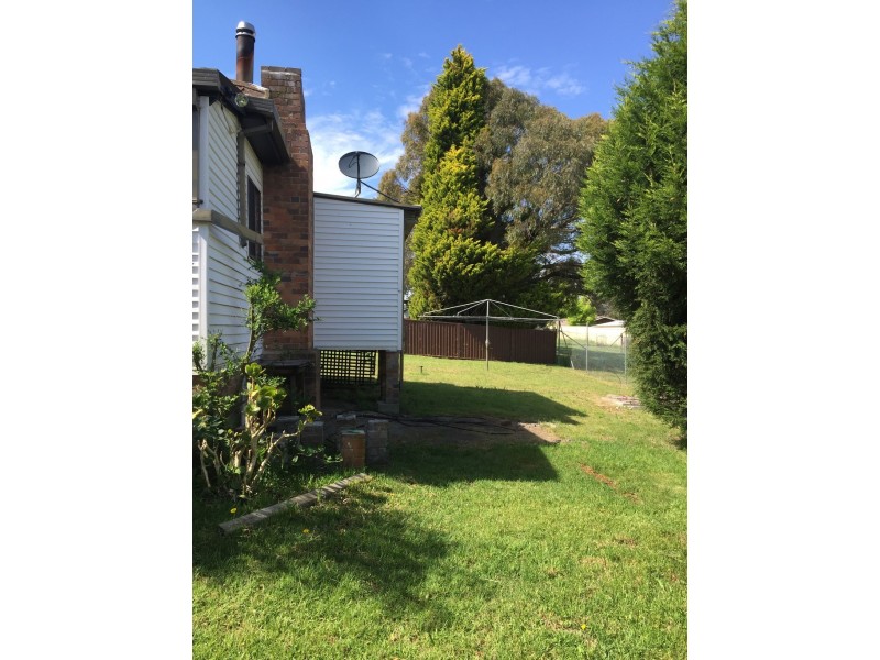 8 RIDGE STREET, Portland NSW 2847