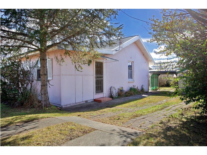 11 Lone Pine Avenue, Lithgow NSW 2790