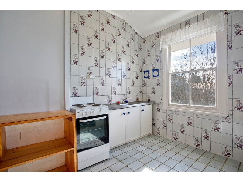 11 Lone Pine Avenue, Lithgow NSW 2790