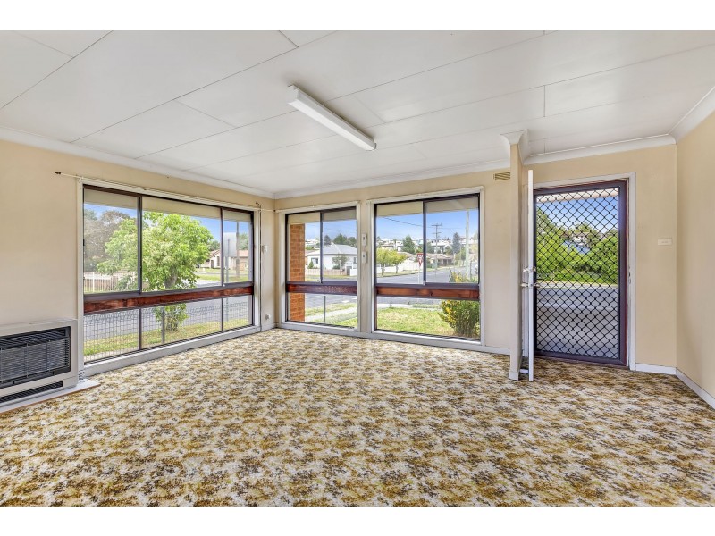 13 Enfield Avenue, Lithgow NSW 2790