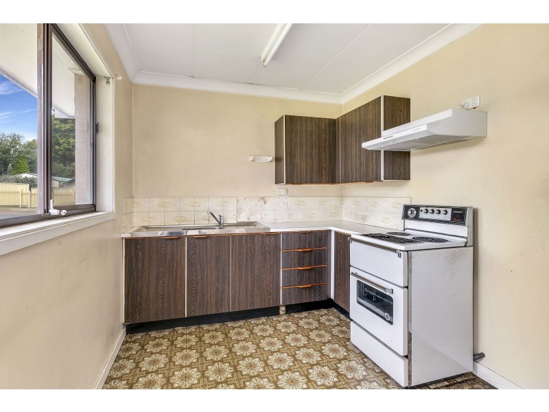13 Enfield Avenue, Lithgow NSW 2790