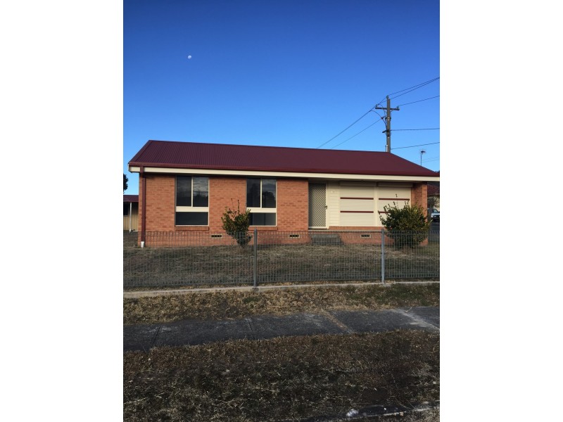 13 Enfield Ave, Lithgow NSW 2790