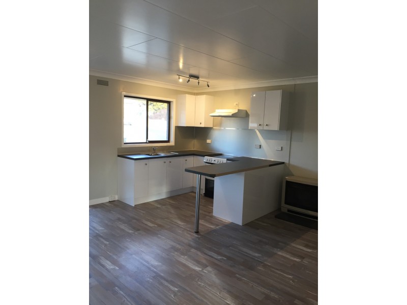 13 Enfield Ave, Lithgow NSW 2790