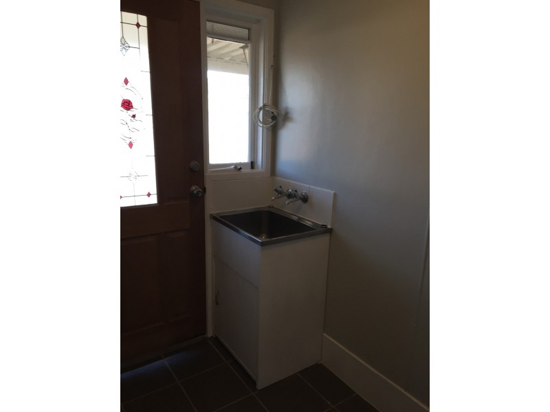 13 Enfield Ave, Lithgow NSW 2790