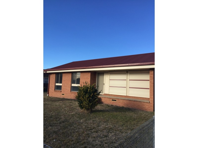 13 Enfield Ave, Lithgow NSW 2790