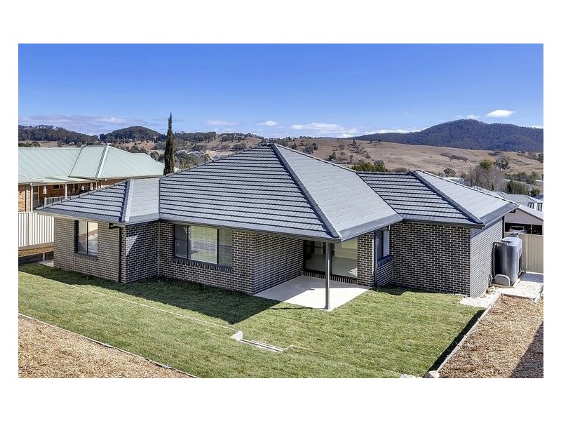 12 Claret Ash Avenue, Lithgow NSW 2790